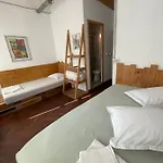 Victoria Poshtel Хостел *