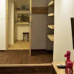 Хостел Victoria Poshtel Бухарест