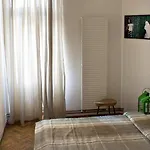 Victoria Poshtel Хостел *
