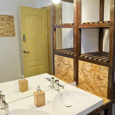 Victoria Poshtel Hostel *