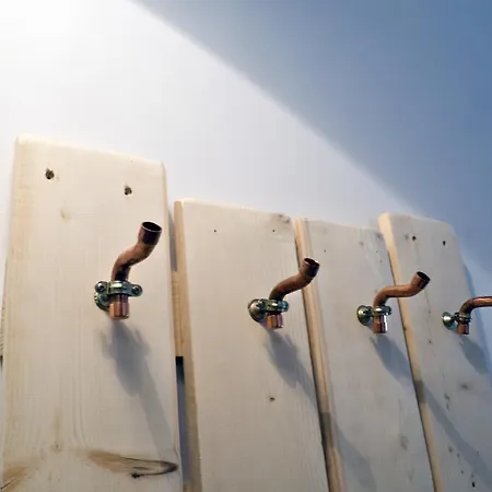 Victoria Poshtel Hostel