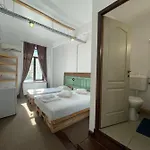 Victoria Poshtel *