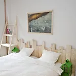 Victoria Poshtel *