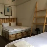 Victoria Poshtel Hostel