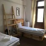 Victoria Poshtel *