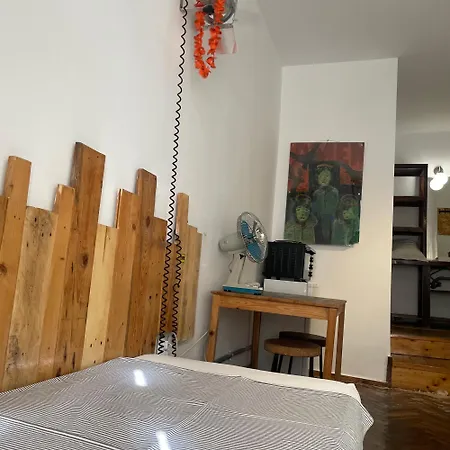 Victoria Poshtel Hostel