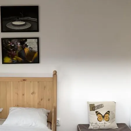 Victoria Poshtel *