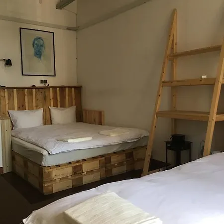 Victoria Poshtel 旅馆