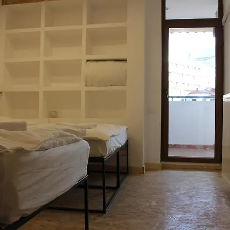 Victoria Poshtel ホステル