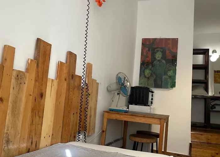 Victoria Poshtel Hostel