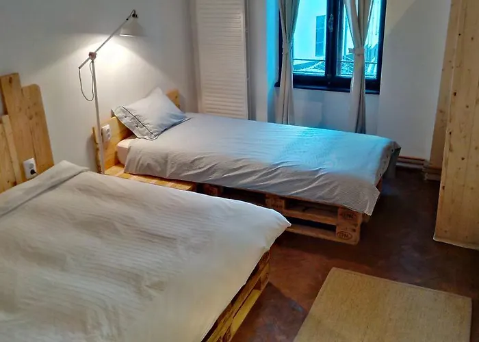 Victoria Poshtel Hostel *