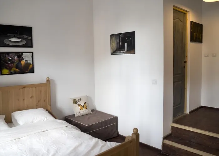 Victoria Poshtel Hostel *