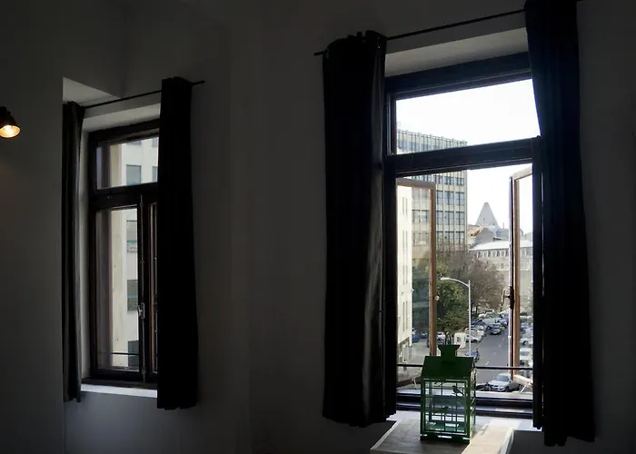 Victoria Poshtel Hostel *