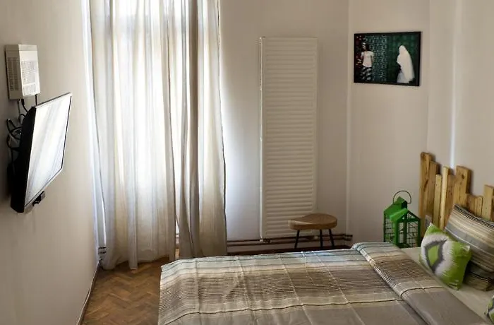 Victoria Poshtel Hostel *