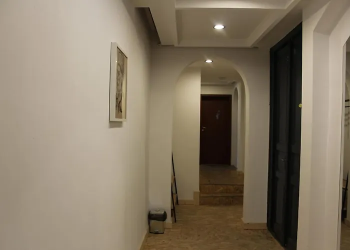 Victoria Poshtel Hostel *