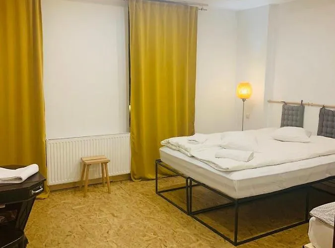 Victoria Poshtel Hostel