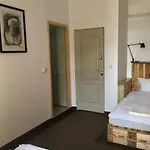 Victoria Poshtel