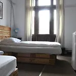 Victoria Poshtel *