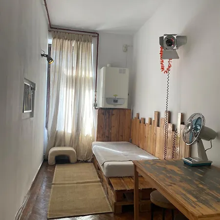 Victoria Poshtel *