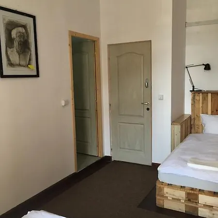 Victoria Poshtel