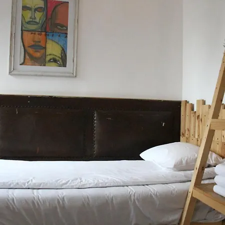 Victoria Poshtel