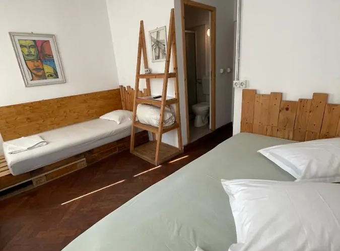 Victoria Poshtel Hostel *