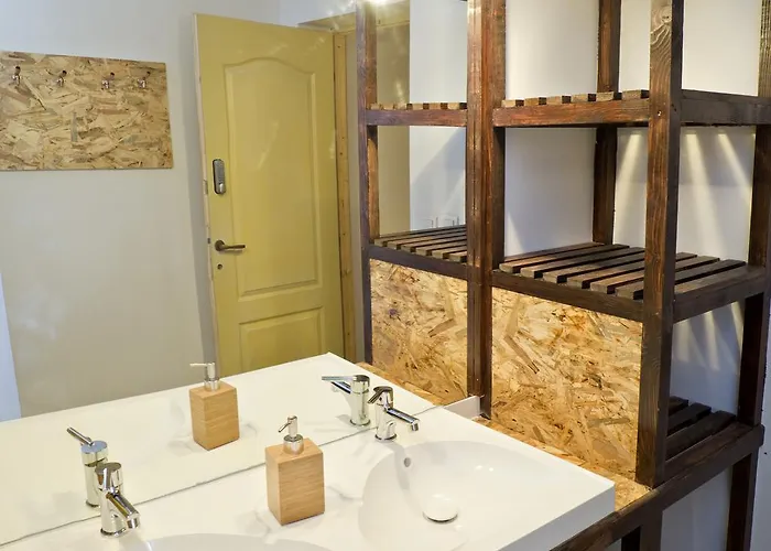 Victoria Poshtel Hostel *