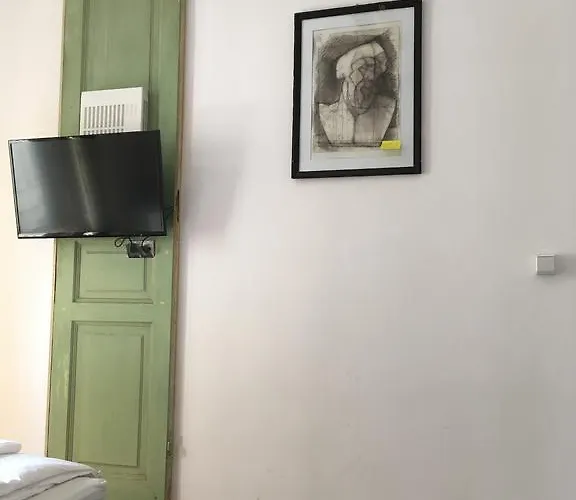 Victoria Poshtel Hostel