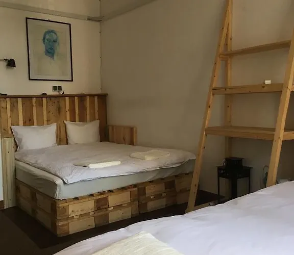 Victoria Poshtel Hostel